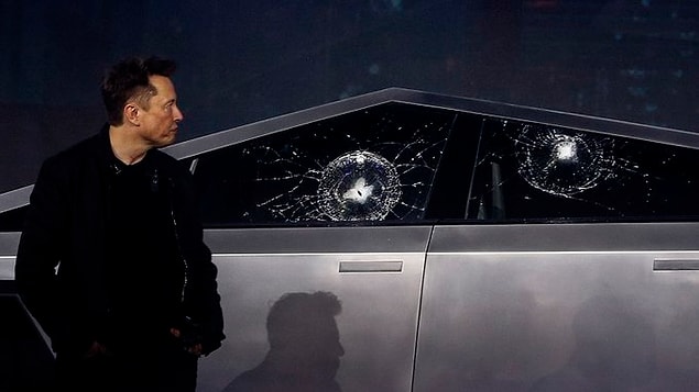 Biliyorsunuz, Tesla'nın yeni elektrikli aracı Cybertruck'ın lansmanı büyük ses getirdi ve kısa süre içinde 200 bin sipariş alarak oldukça başarılı bir sonuç elde etti.