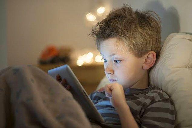 Çocukların iki ve üç yaşlarında ekran ile iç içe yüksek seviyede zaman geçirmesinin, üç ve beş yaşlarında daha düşük sonuçlar almalarıyla "önemli derecede alakalı" olduğu ortaya çıktı.