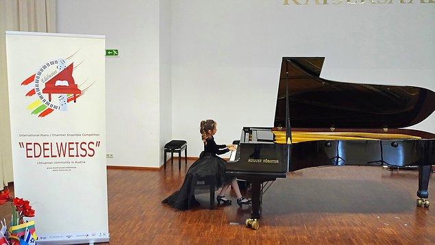 Yarışmada çeşitli yaş gruplarından 16 ülkenin piyanistleri yer aldı.