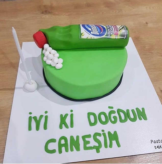 1. Çamaşır sulu pasta fikrini geçtim de kadını böyle temizlikle özdeşleştirmen? Hem de doğum gününde???