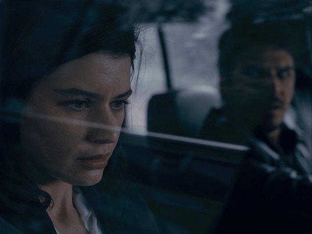 27 Aralık tarihinde Netflix izleyicileriyle buluşacak olan Atiye'nin başrollerinde Beren Saat ve Mehmet Günsür yer alıyor.