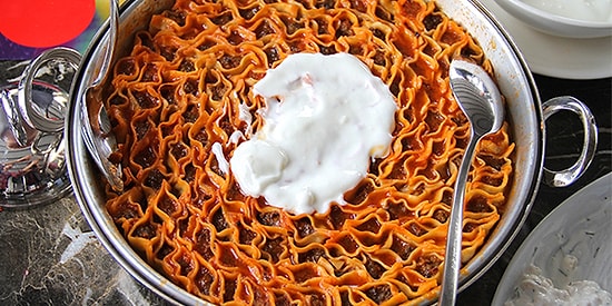 Bir Tepsi İle Koca Bir Aileyi Doyurma Garantili Yöresel Lezzet: Tepsi Mantısı! Tepsi Mantısı Nasıl Yapılır?