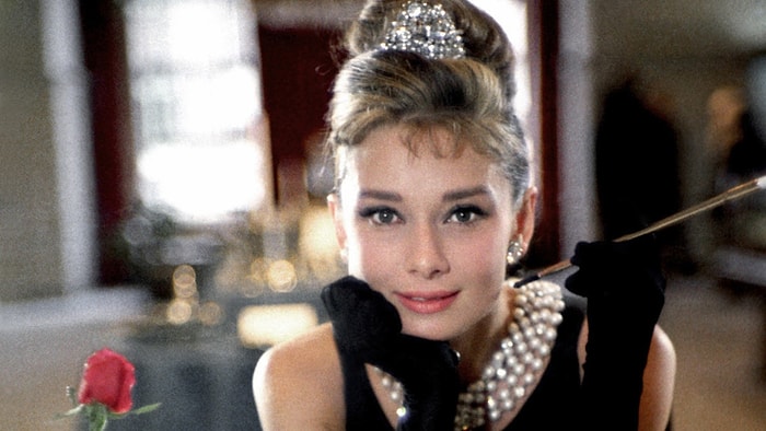 Büyüleyici Doğallığı ile Sahnelerden Geçen Meşru Prenses: Audrey Hepburn