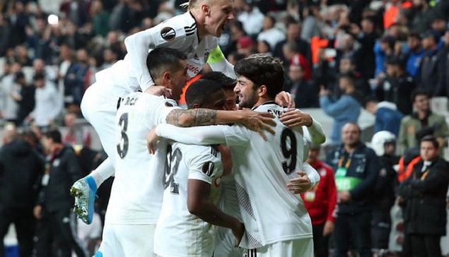 Siyah-beyazlılarda sakatlığı bulunan Victor Ruiz, kadroda yer alamadı. Bu oyuncunun yerine savunmanın göbeğinde Enzo Roco şans buldu.