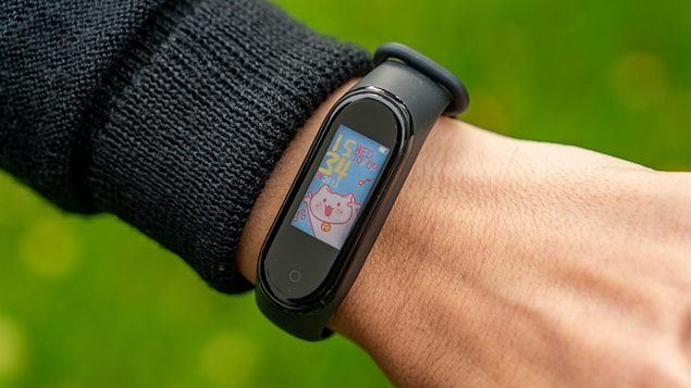 Akıllı bileklikler arasında Çinli dev Xiaomi'nin Mi Band 4'ü, düşük fiyatı ve vadettiği özellikleri ile son zamanlarda oldukça popüler. Biz de sizler için Mi Band 4'ü inceledik.