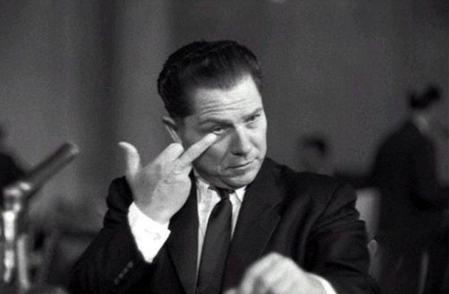 7 yıl içerde kaldı Jimmy Hoffa. Ardından 1971'de dönemin ABD Başkanı Richard Nixon, iddialara göre sendika üyelerinin oyunu almak için, Hoffa'yı affetti ve serbest bıraktı.