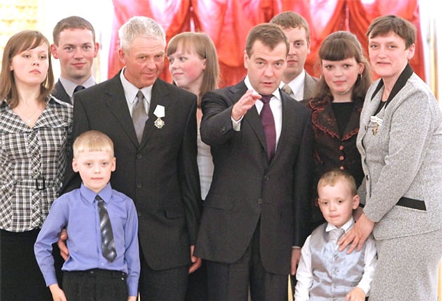 8. Nikolenko Ailesi