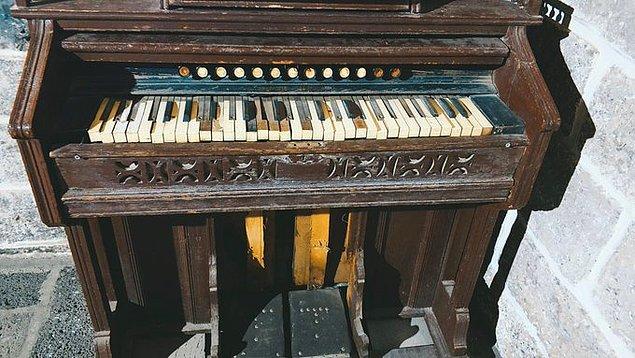 13. 110 yıllık bir piyano.