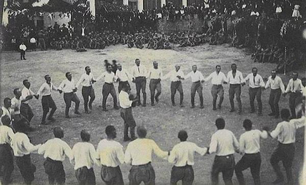 9. Cumhuriyet Bayramı kutlamaları, Artvin, 1933.