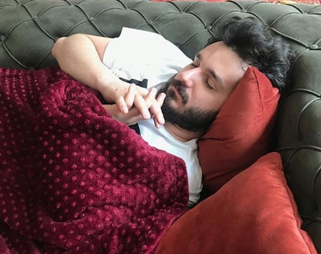 3. Hafta sonları da dahil olmak üzere her gün aynı saatte uyanın.