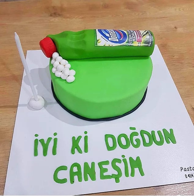 1. Diğerlerine göre kolay bir soruyla başlayalım... Diyelim ki sevgilin doğum gününde şöyle bir pasta yaptırdı. Tepkin ne olurdu?
