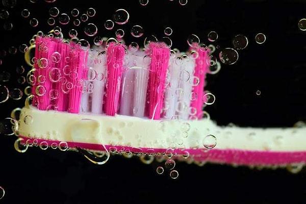 4. Diş fırçanızı tezgahta bırakmak