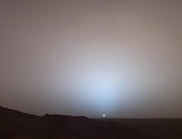 16. Bu da Güneş’in Mars yüzeyinden çekilen küçük bir fotoğrafı: