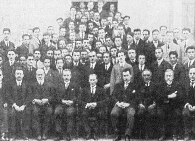 1920 - TBMM'de "Anadolu ve Rumeli Müdafaai Hukuk Grubu" kuruldu; Mustafa Kemal Grup Başkanlığına seçildi