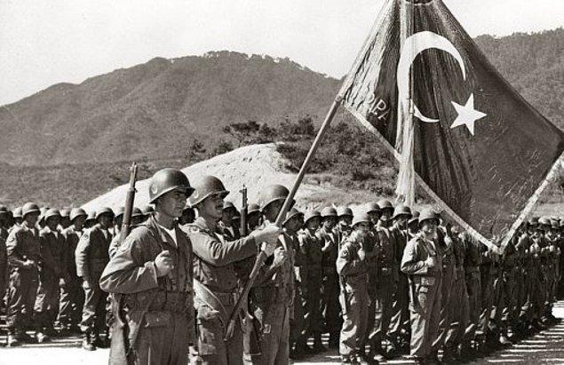 1950 - Türkiye Cumhuriyeti Millî Savunma Bakanlığı, Kore'deki askerlerin %10'unun öldüğünü açıkladı. Radyo Gazetesi'ne göre, 150 asker öldü, 150 kayıp, 200 ile 300 yaralı var.
