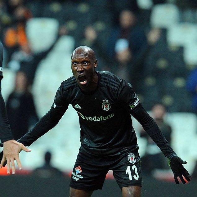 Mücadelenin 20. dakikasında Atiba, Beşiktaş'ı 1-0 öne geçiren golü kaydetti. Burak'ın ara pasıyla savunma arkasına sızan Atiba, kaleci Lung'un üstünden topu aşırtıp ağlarla buluşturmayı başardı.