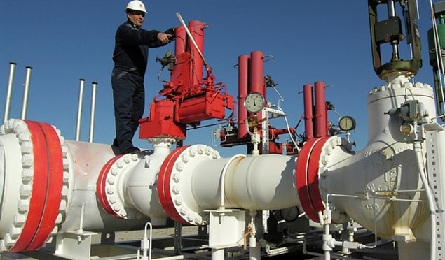 Aylık en fazla düşüş ham petrol ve doğal gazda