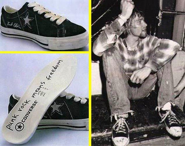 7. Kurt Cobain denince aklımıza gelen şeylerden biri de Converse ayakkabılar. Listemizin en ikonik parçalarından biri.