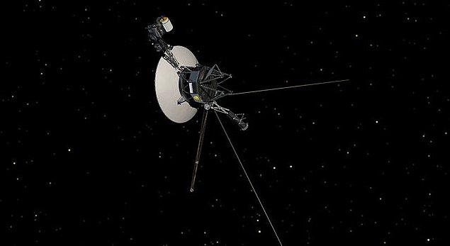 14. 36 yıldır uzay boşluğunda yolculuğuna devam eden Voyager 1, Güneş sistemini terk eden ilk uzay aracı oldu.
