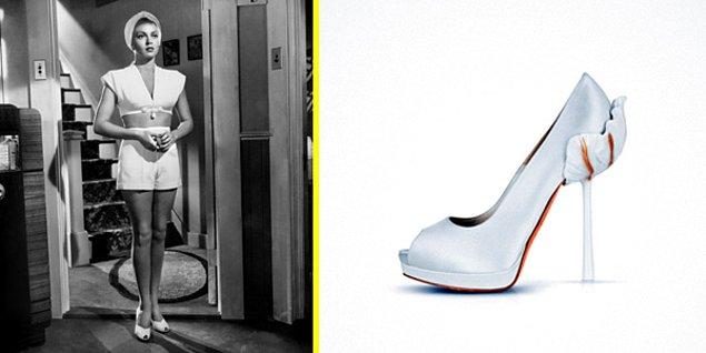 1. Lana Turner sinemanın en güzel kadınlarından biriydi. Onun bu zarif kendine has ayakkabıları en ikonik moda ürünlerinden biri oldu.