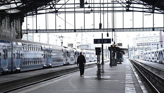 Metrolar Çalışmayacak, Uçuşlar İptal: Macron'un Emeklilik Reformuna Karşı Milyonlarca Kişi Greve Gidiyor