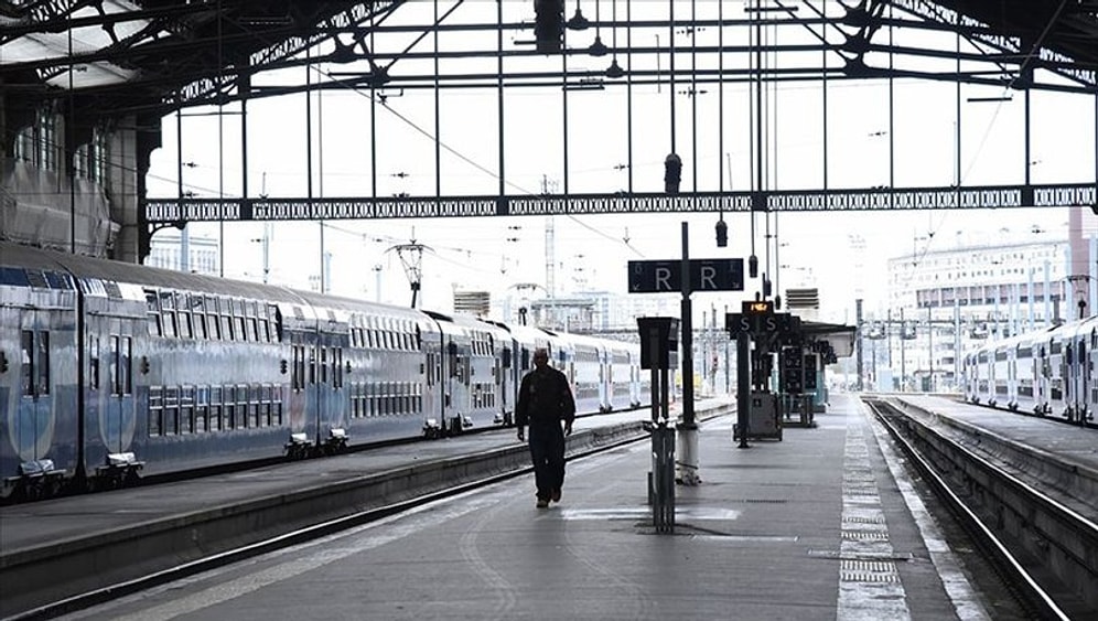 Metrolar Çalışmayacak, Uçuşlar İptal: Macron'un Emeklilik Reformuna Karşı Milyonlarca Kişi Greve Gidiyor