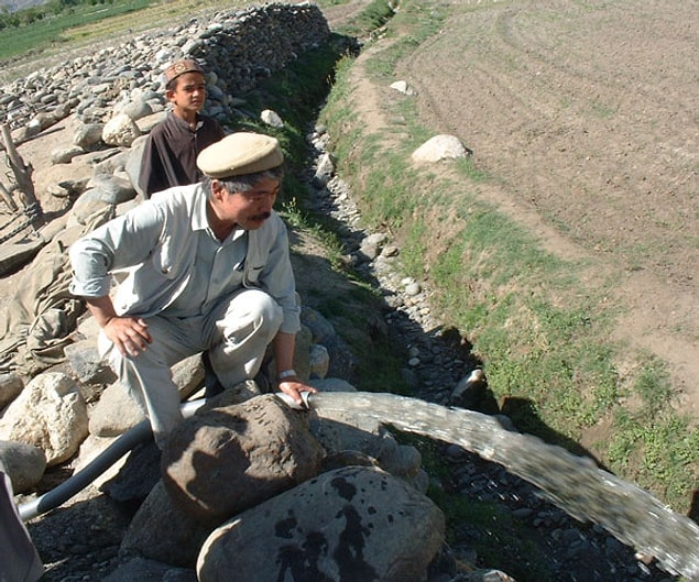 Yaklaşık 25 km uzunluğundaki bu kanal projesiyle 16 bin hektarlık alanın sulaması yapılır ve 600 bin insanın su ihtiyacı karşılanır.