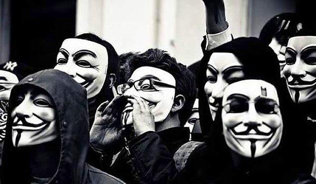 6. Anonymous: Tüm zamanların en ünlü hackerları onlar. Kimler, kaç kişiler hiçbir fikrimiz yok. İllegal listeleri ise hayli kabarık. Amazon, PayPal, Sony, Westboro Baptist Kilisesi, Scientology Kilisesi ve Avustralya, Hindistan, Suriye ve Birleşik Krallık’ın hükümetleri...