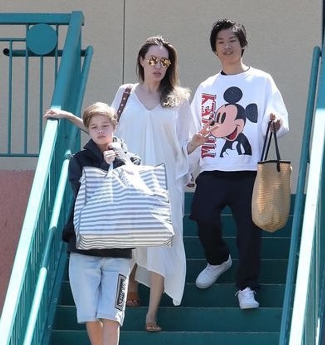 9. Angelina Jolie ve Brad Pitt'in ilk biyolojik çocuğu Shiloh Jolie Pitt, cinsiyet değişikliği için ilk adımı atmış ve hormon tedavisi almaya başlamış diyorlar!