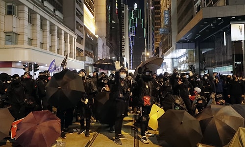 Hong Kong'da Yüz Binler Yine Sokaklarda: 'Daha Fazla Demokrasi, Daha Fazla Özgürlük'