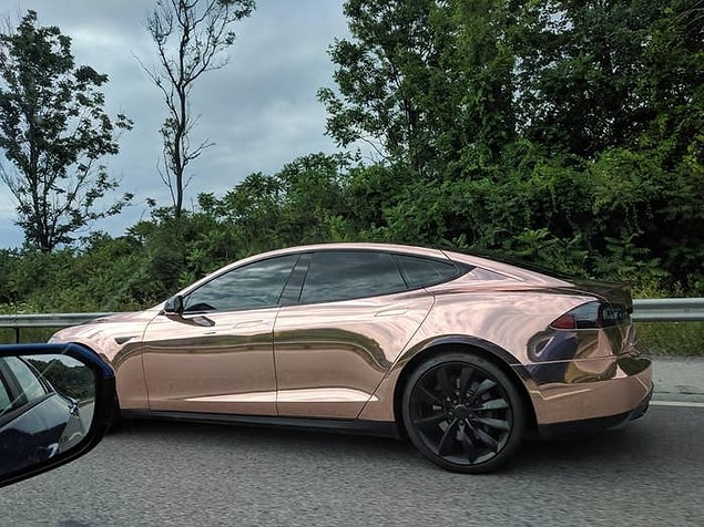 16. Krom rengi Tesla!