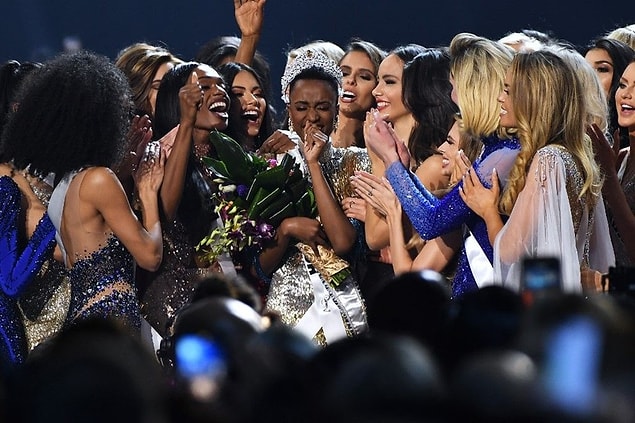Birinci seçilmesiyle beraber Güney Afrika'yı Miss Universe yarışmasında temsil etme hakkı da kazanmış oldu...