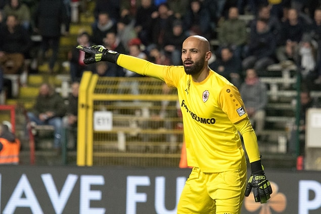 Royal Antwerp'in deplasmanda Waasland-Beveren'i 0-4 mağlup ettiği karşılaşmada kalesini gole kapatan Sinan Bolat, galibiyette büyük pay sahibi oldu.