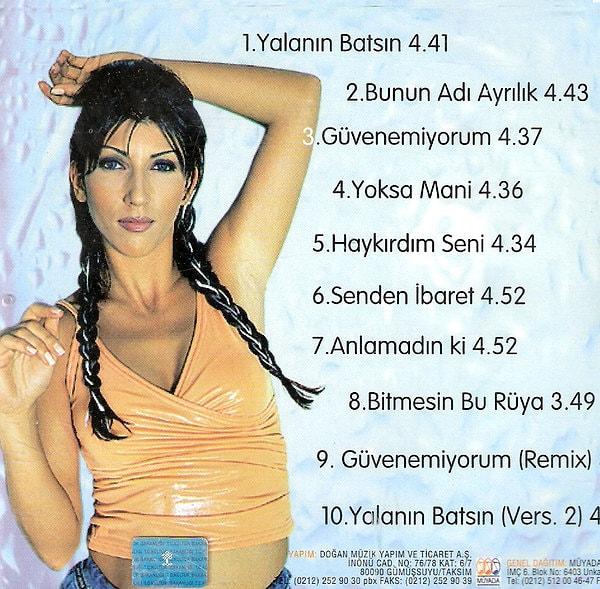 'Senden İbaret' albümü ile müzik sektörüne örgülü saçlarıyla iddialı bir giriş yapan Hande Yener, o günden bugüne resmen değişimin adı oldu.