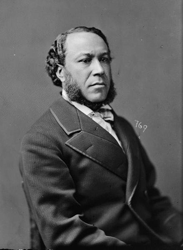 1870 - Güney Karolinalı Joseph H. Rainey, Amerika Birleşik Devletleri kongresine seçilen ilk siyahi oldu.