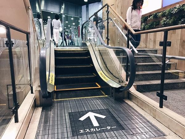 21. Dünyanın en kısa yürüyen merdiveni Japonya Kawasaki'de bulunuyor.