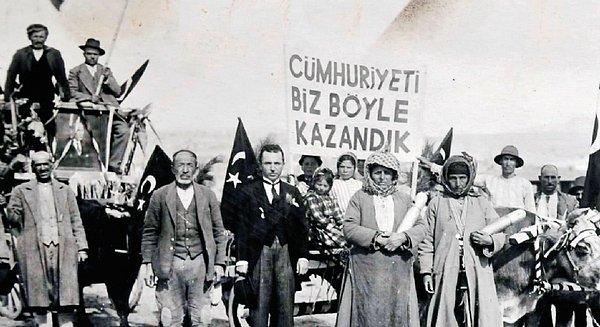 1. "Türkiye Cumhuriyeti’nin kuruluşu, en başta bir büyük imparatorluğun, geleneksel bir monarşinin şekil değiştirmesidir.Bu büyük bir ideolojik yapılanmadır ve toplumsal kurumlarda da kendini tamamlayacak gelişmeleri yaratmıştır."