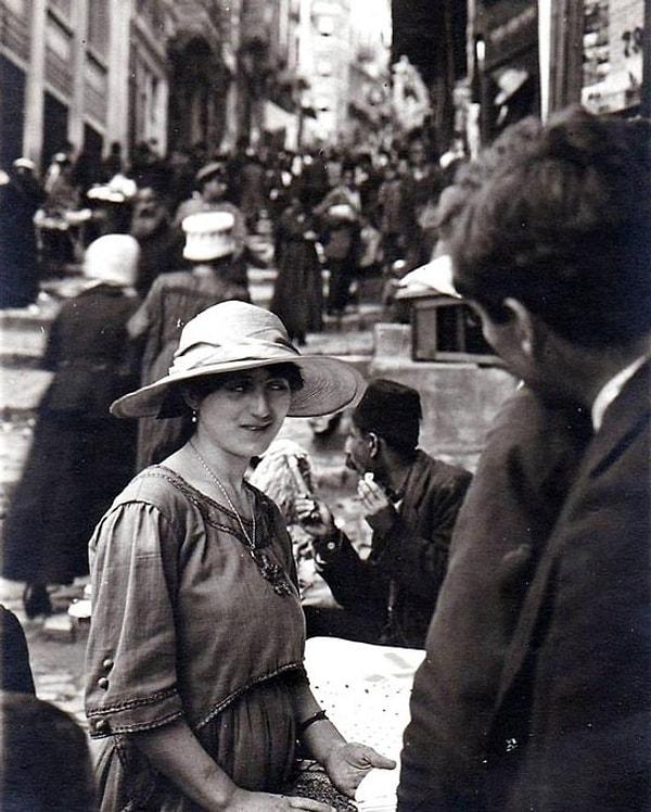 4. Karaköy Yüksek Kaldırım, İstanbul, 1920.