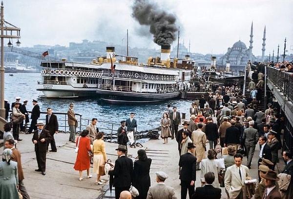 10. Karaköy İskelesi, İstanbul, 1950.