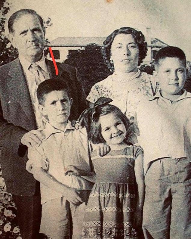 Barış Manço ve ailesi, İstanbul, 1950.