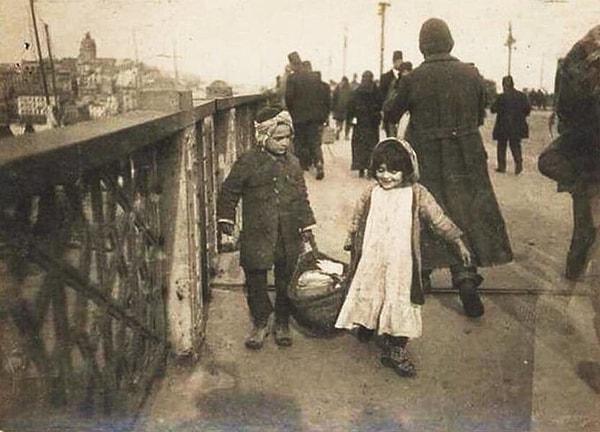 25. Galata Köprüsü, İstanbul, 1909.