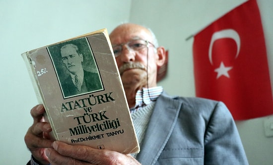 60 Yıldır Okuma Tutkusundan Vazgeçmeyen Kitap Kurdu Abdullah Amca ile Tanışın