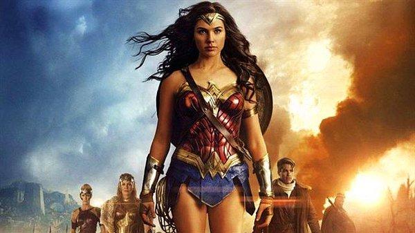 15. Wonder Woman serisinin yönetmeni Patty Jenkins, daha 2. film vizyona girmeden 3. filmin müjdesini verdi.