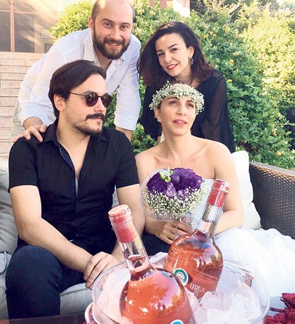 1. 2015 yılının Temmuz ayında Sertab Erener, kendisinden 20 yaş küçük gitarist sevgilisi Emre Kula ile dünya evine girdi. Demir Demirkan ile 18 yıllık ilişkisini bitirip kısa bir süre sonra evlenmesi herkesi çok şaşırtmıştı.