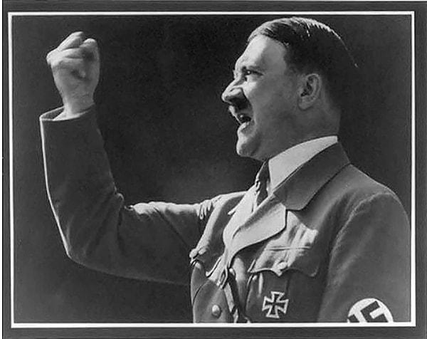 20. İkinci Dünya Savaşı sırasında Amerika, Hitler'in kaçmaya çalışabileceğinden endişe duyuyordu. Bu yüzden de Eddie Senz, Amerika tarafından Hitler'in çeşitli kılıklardaki görsellerini üretmesi için görevlendirildi.