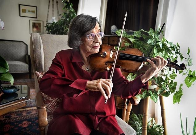 Türkiye'nin en iyi keman virtüözlerinden biri olan devlet sanatçısı 83 yaşındaki Suna Kan, bildiğiniz gibi geri kalan yaşamını huzurevinde geçiriyor.