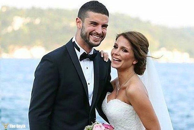 2016 yılında 10 yıldır birlikte olduğu Merve Şarapçıoğlu ile evlendi Berk Oktay. Açıkçası oldukça da mutlu görünüyorlardı.