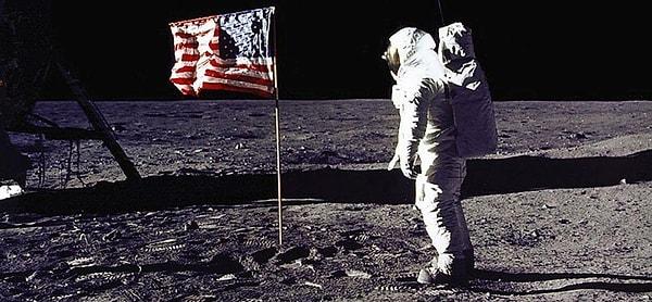 11. Neil Armstrong'un kakası hala uzayda...