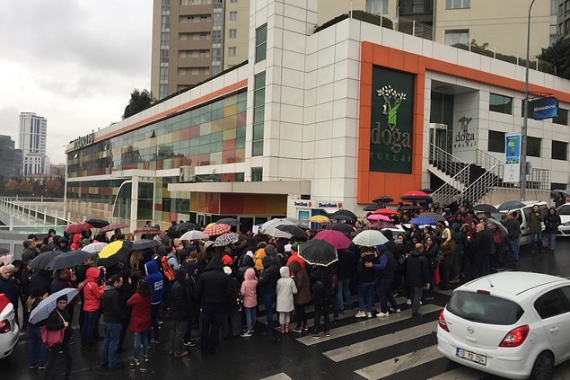 Öte yandan öğrenci velileri de bugün protestodaydı.