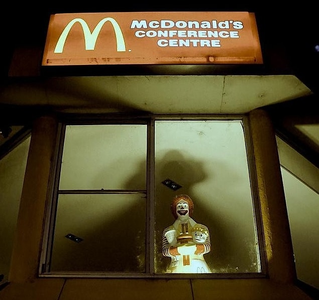 13. Orada burger yemek mi? Teşekkürler, almayayım.